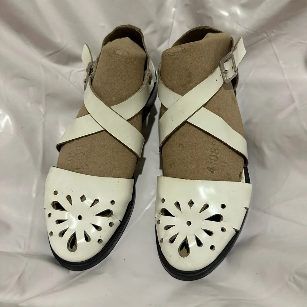 Women’s White Sandals - Picture 1 of 3
